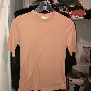 Coral basic top ! Paired cute with jeans 💕